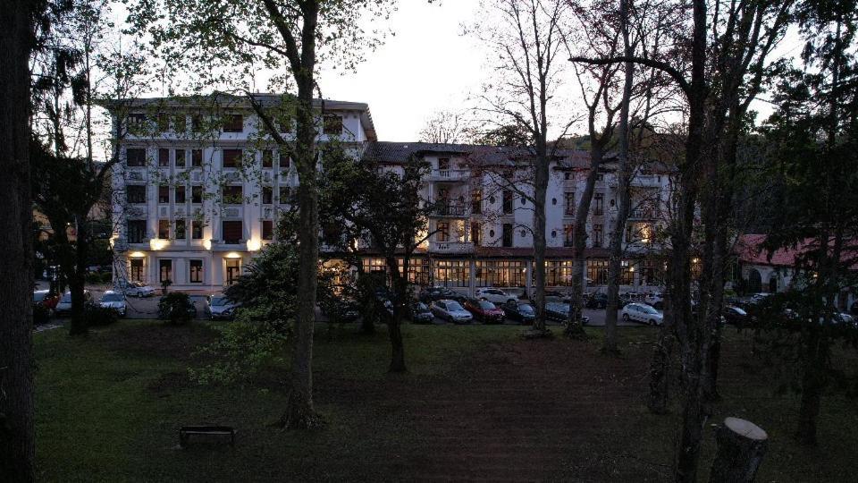 Gran Hotel Balneario De ลิเออร์กาเนส ภายนอก รูปภาพ