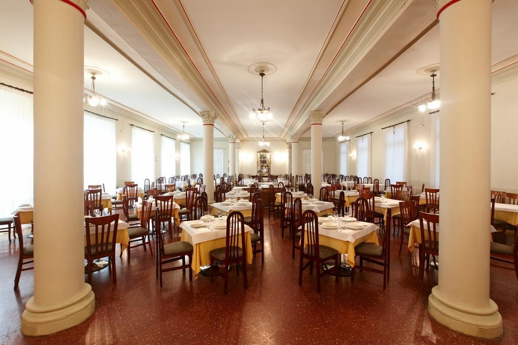 Gran Hotel Balneario De ลิเออร์กาเนส ภายนอก รูปภาพ